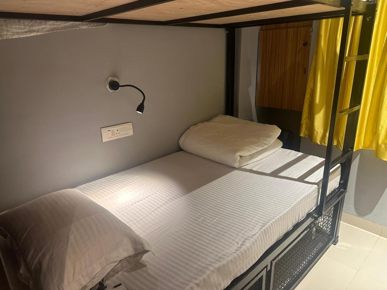 Travotale Hostel And Cowork Koregaonpark Pune Extérieur photo