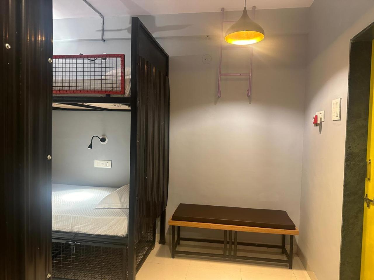 Travotale Hostel And Cowork Koregaonpark Pune Extérieur photo