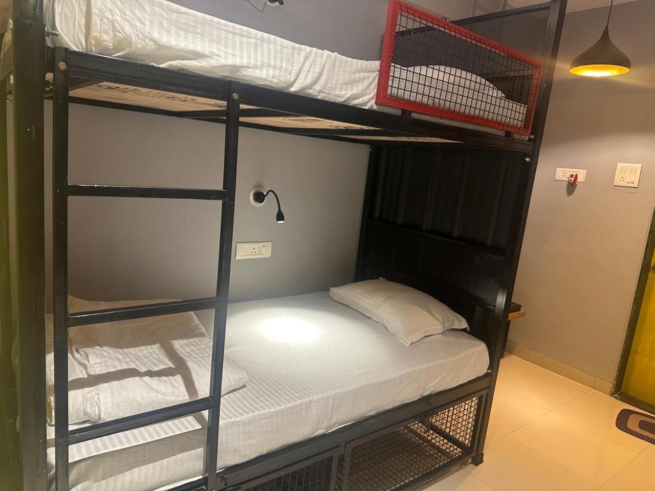 Travotale Hostel And Cowork Koregaonpark Pune Extérieur photo
