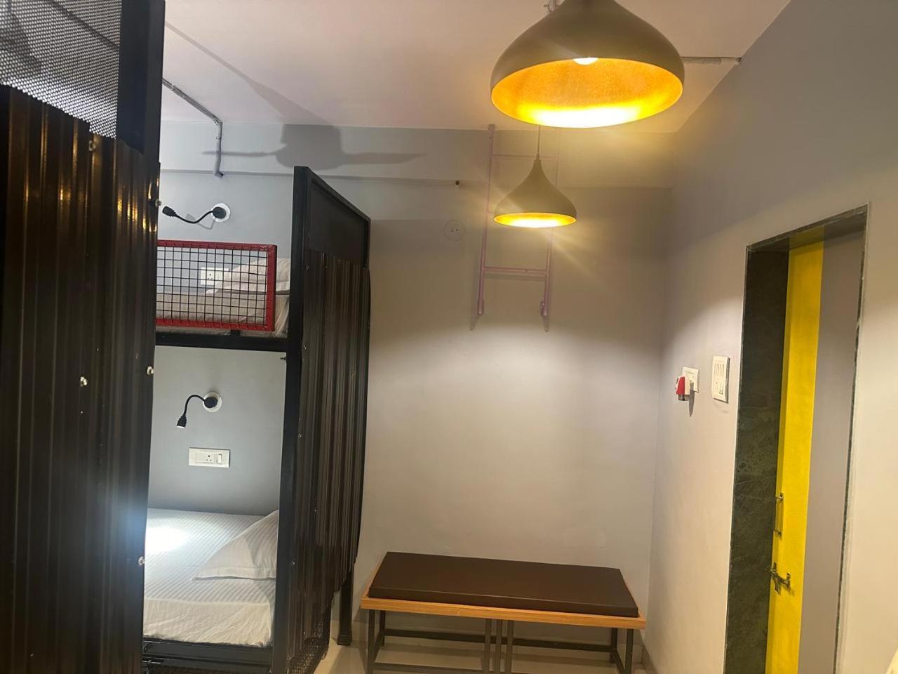 Travotale Hostel And Cowork Koregaonpark Pune Extérieur photo