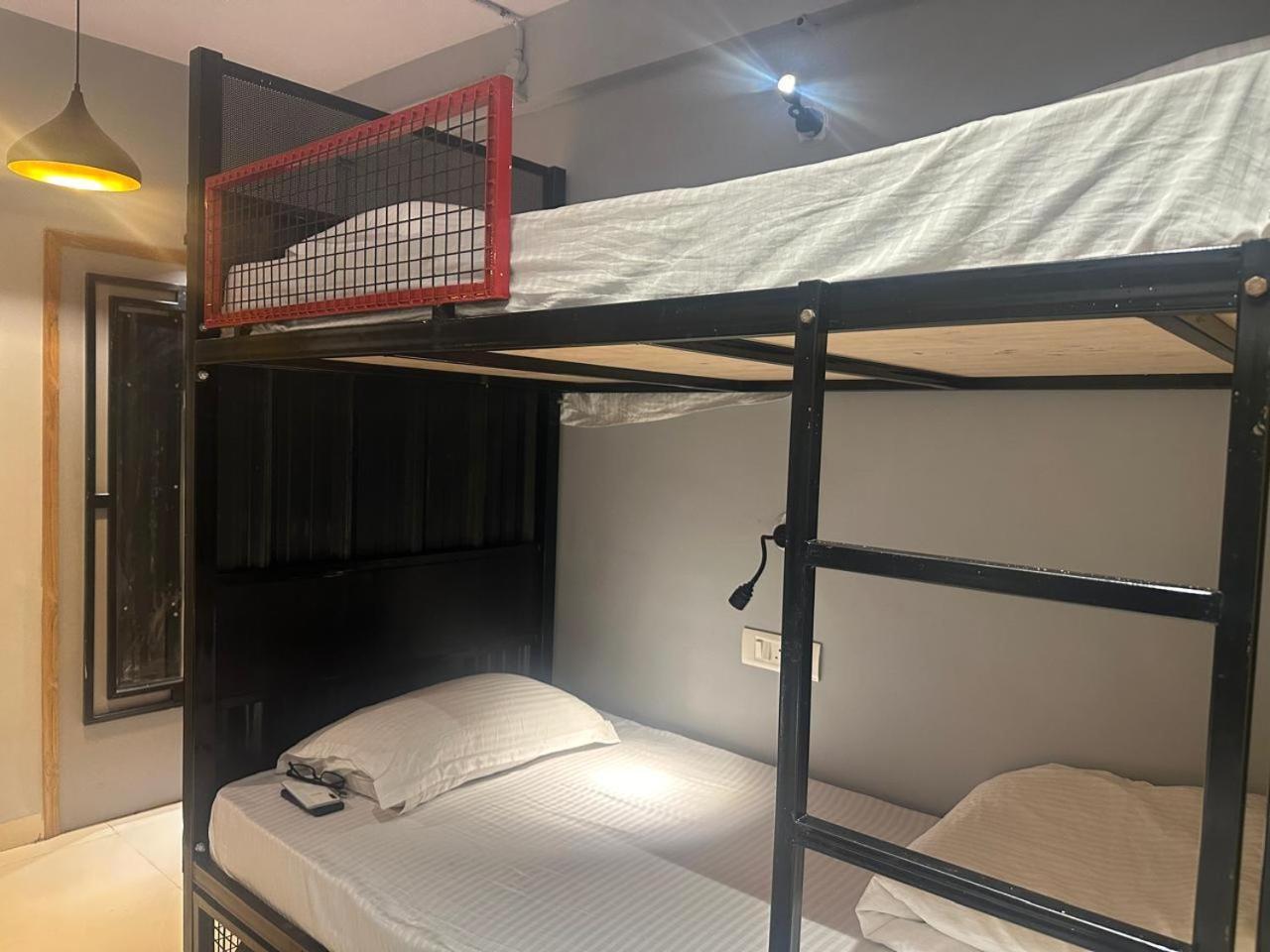 Travotale Hostel And Cowork Koregaonpark Pune Extérieur photo