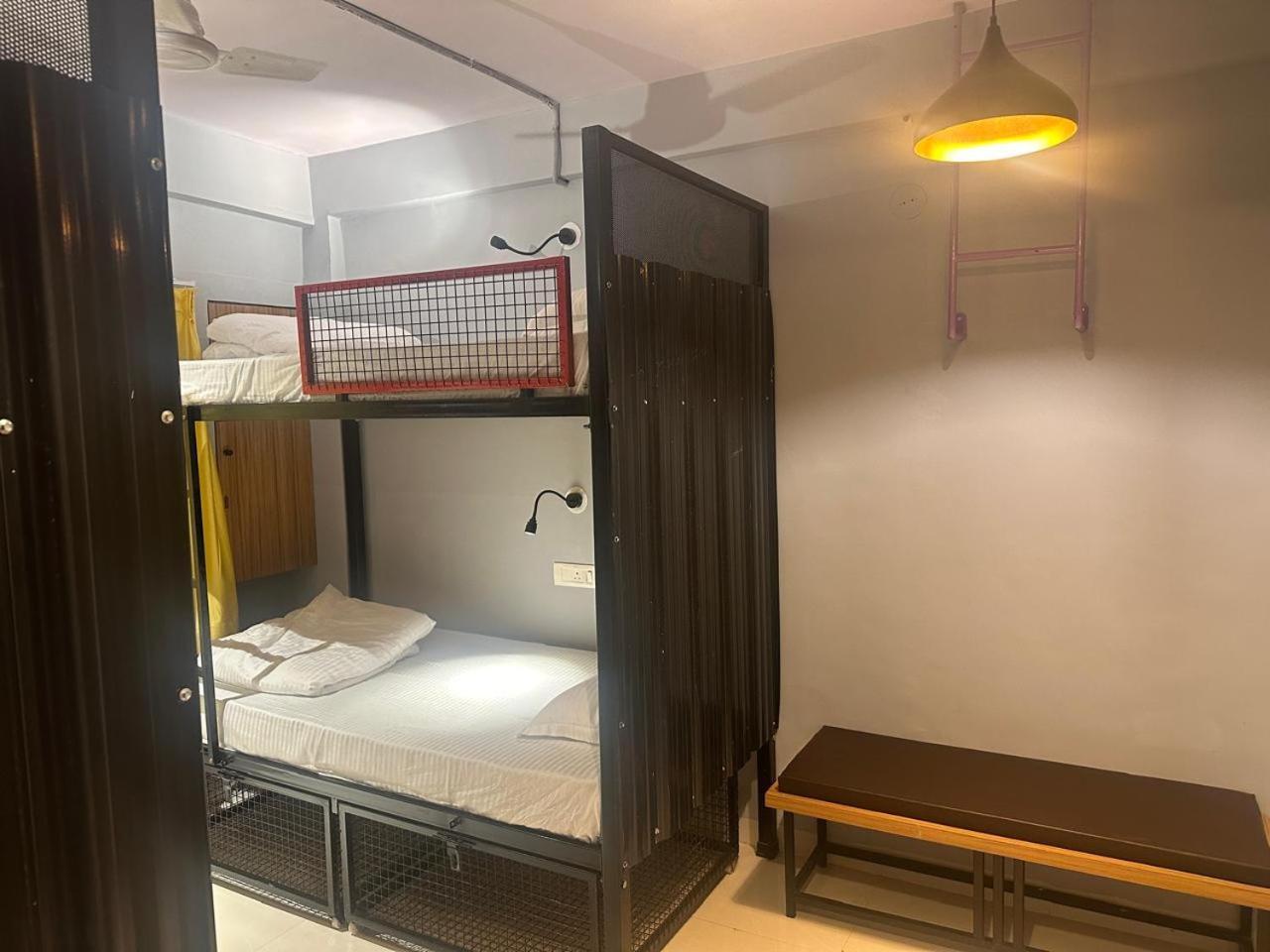 Travotale Hostel And Cowork Koregaonpark Pune Extérieur photo