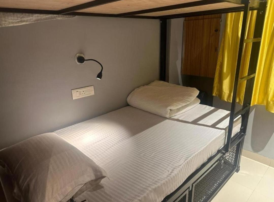 Travotale Hostel And Cowork Koregaonpark Pune Extérieur photo