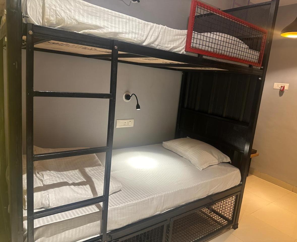 Travotale Hostel And Cowork Koregaonpark Pune Extérieur photo